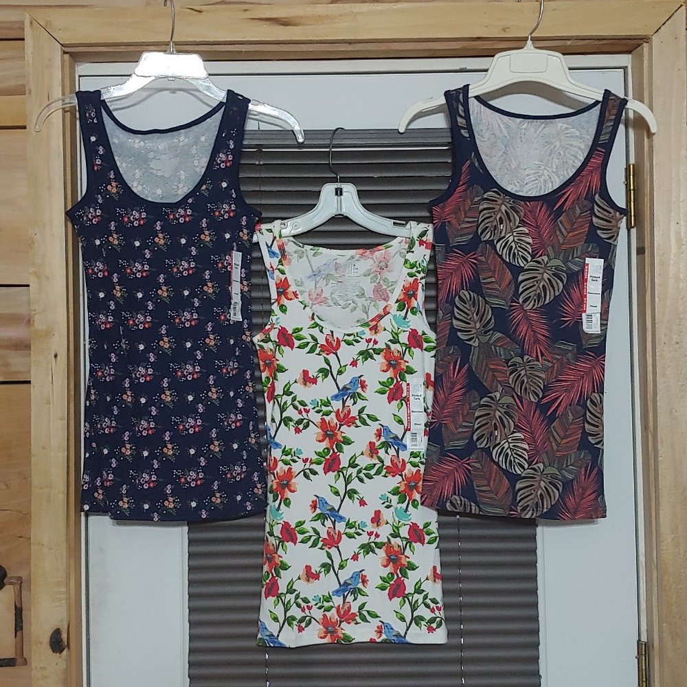 Time and Tru womans NEW tanks lot of 3  size s 4-6